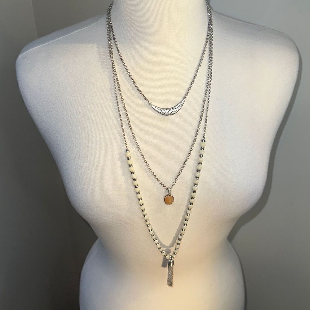 Three strand Long statement necklace, yellowish gem, stamped out metal tassel - Picture 6 of 10